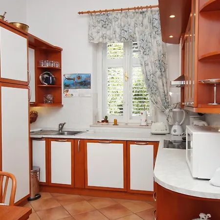 2145 Ferienhaus Mlini