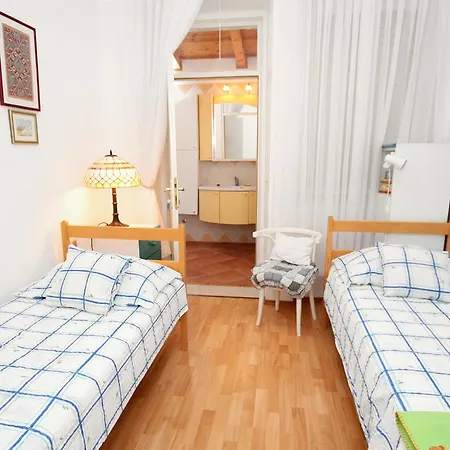 2145 Ferienhaus Mlini